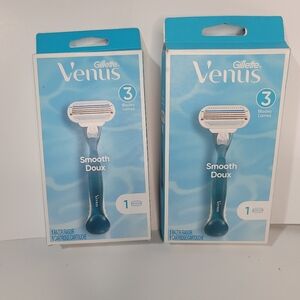 Gillette Venus Smooth Razor with Cartridge Bundle